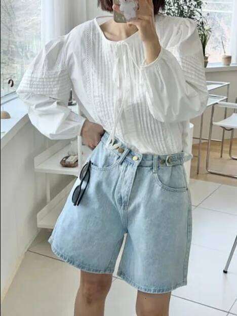 New 2024 Summer Denim For High Waist Sky Blue Color Wide Leg Buttons Streetwear Loose Jean Shorts Women XJ260206