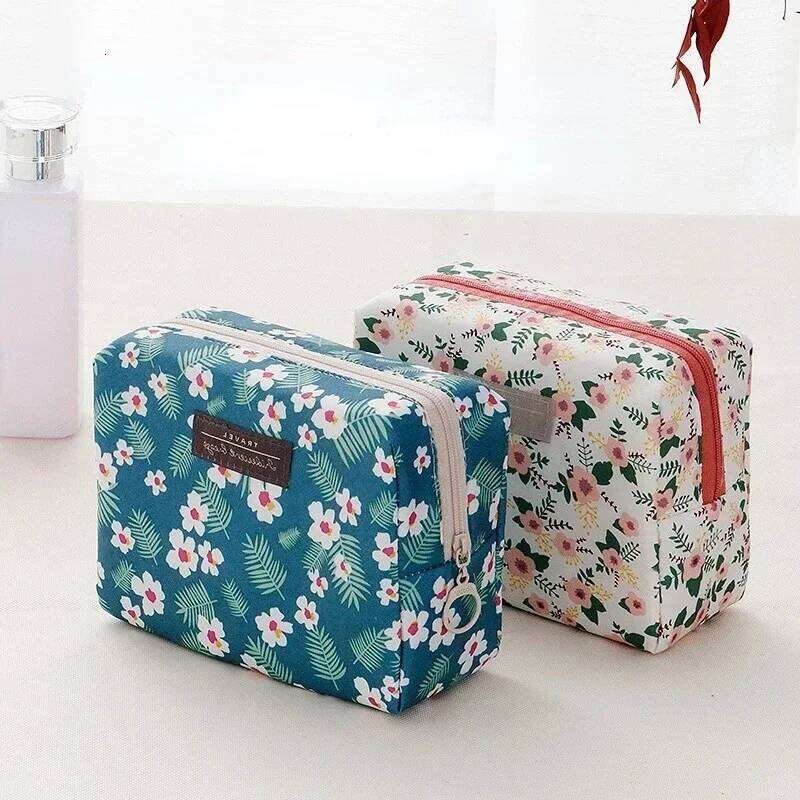 Cute Mini Portable Carry-on Girls Toiletry Travel Beauty Organizer Flower Purse Makeup Storage New Cosmetic Bag Y260206