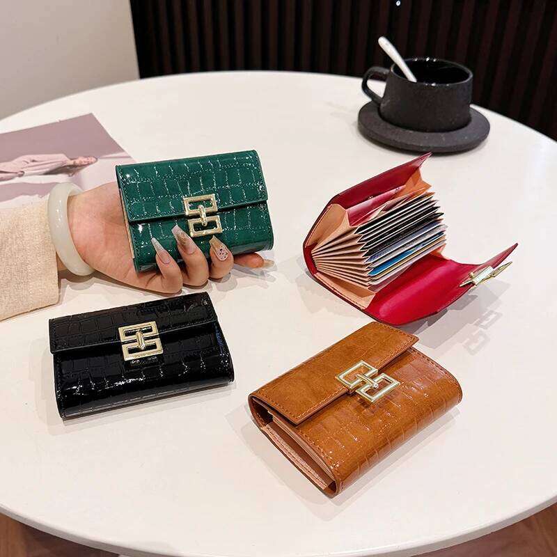 Fashion PU Leather Women Wallet Bi-fold Wallets Red ID Card Holder Coin Portable Small Women's Purse 2025 New Style Y260206