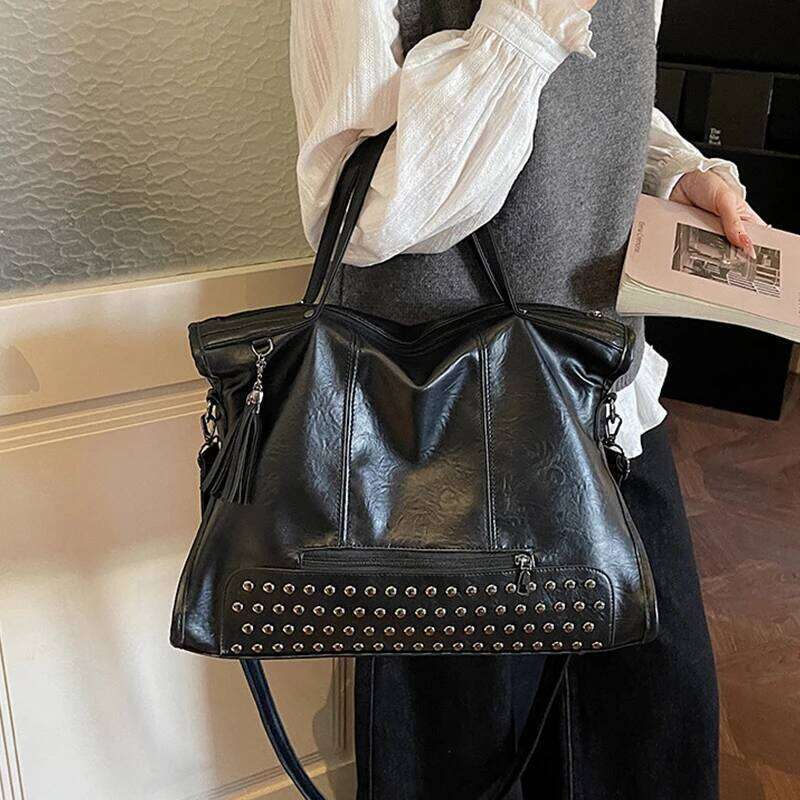 Rivet Large Capacity Tote Bags for Women 2026 Spring New American Style Commuter Sholder Fashion PU Lesther Crossbody Bag Y260205