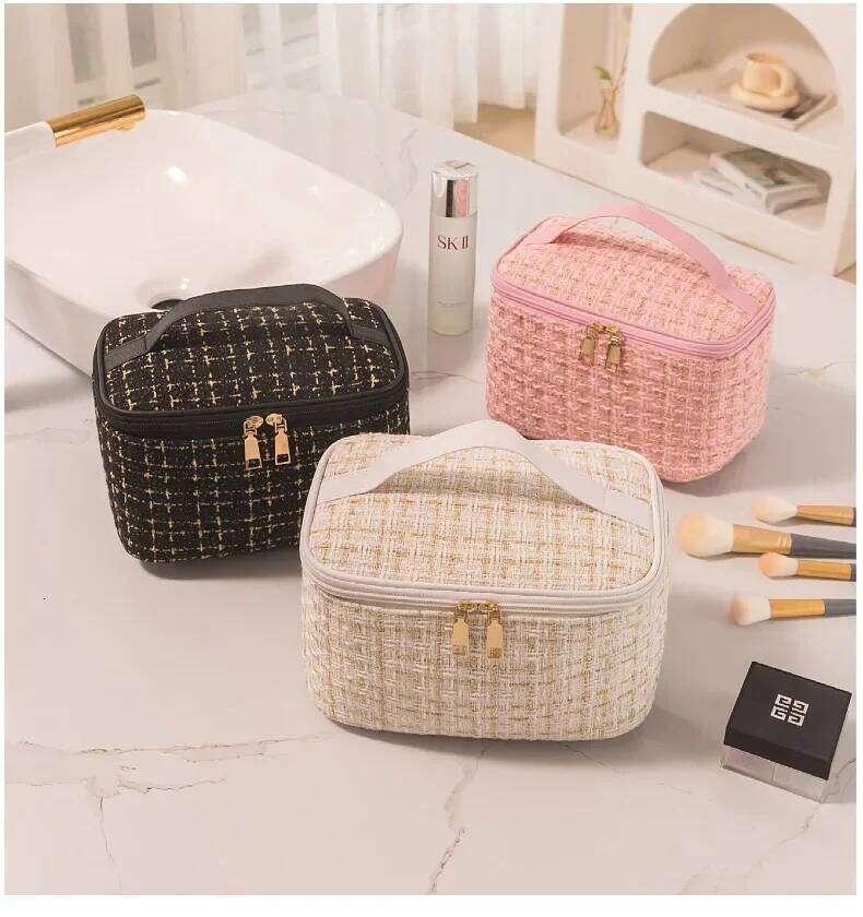 Fashion Small Fragrance Cosmetic Female Large Capacity Portable Ins High Value New Travel Cosmetics Washing Storage Bag Y260206