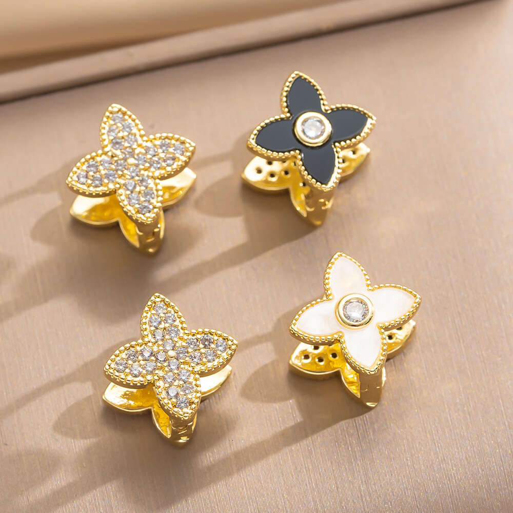 Cross-border bestseller double-sided four-leaf clover niche high-end earrings, fashionable and versatile, elegant women's earrings