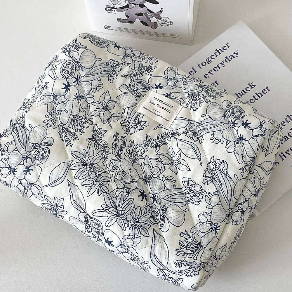 2024 Vintage Flower Quilting Women Makeup Bag Portable Zipper Cosmetic Travel Organizer Female Handbag Toiletry Pouch For Girls Y260206