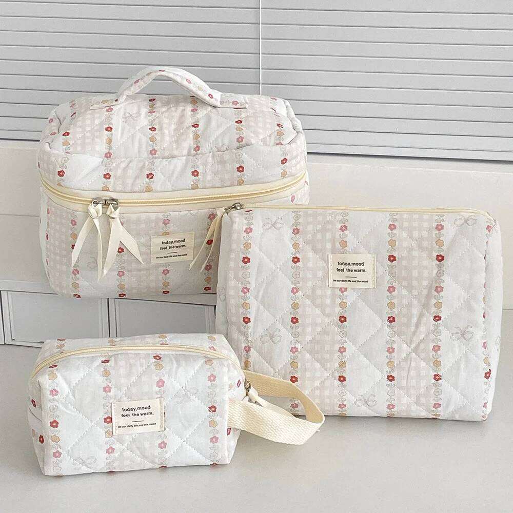 Fashion Mini Flower Women Makeup Quilting Bag Portable Cosmetic Toiletry Storage Handbag Travel Organizer Pouch Zipper Bags Y260206