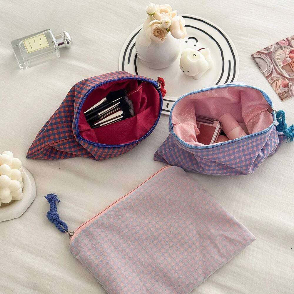 Fashion Simple Mesh Women Cosmetic Handbag Pouch Large Capacity Travel Organizer Makeup Mini Lipsticks Make Up Storage Bag Y260206