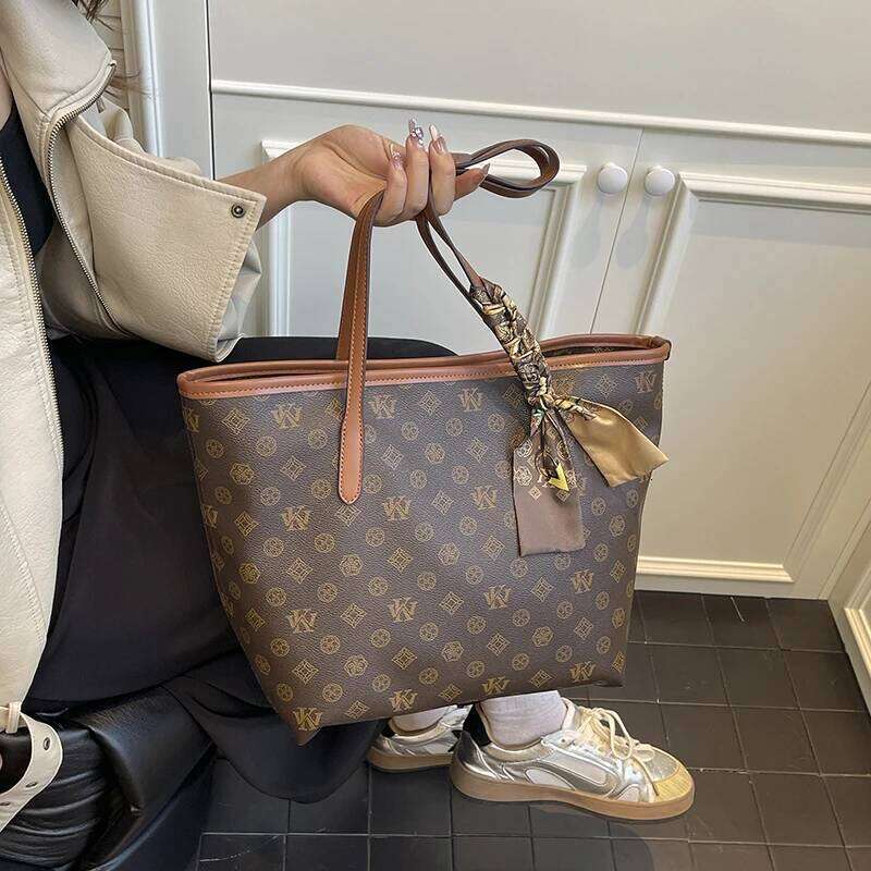 New zipper shoulder women's crossbody Paris fashion party shopping bag, equipped with luxury chain strap Y260204