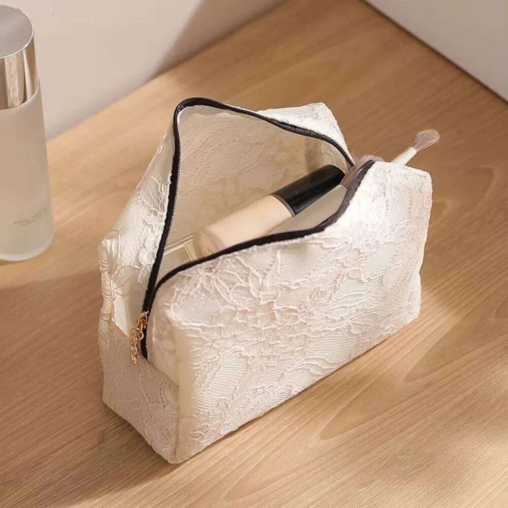 2026 Floral Lace Makeup Large Capacity Waterproof Cosmetic Pouch Flower Printed Mesh Travel Bag Storage Organizer Y260206