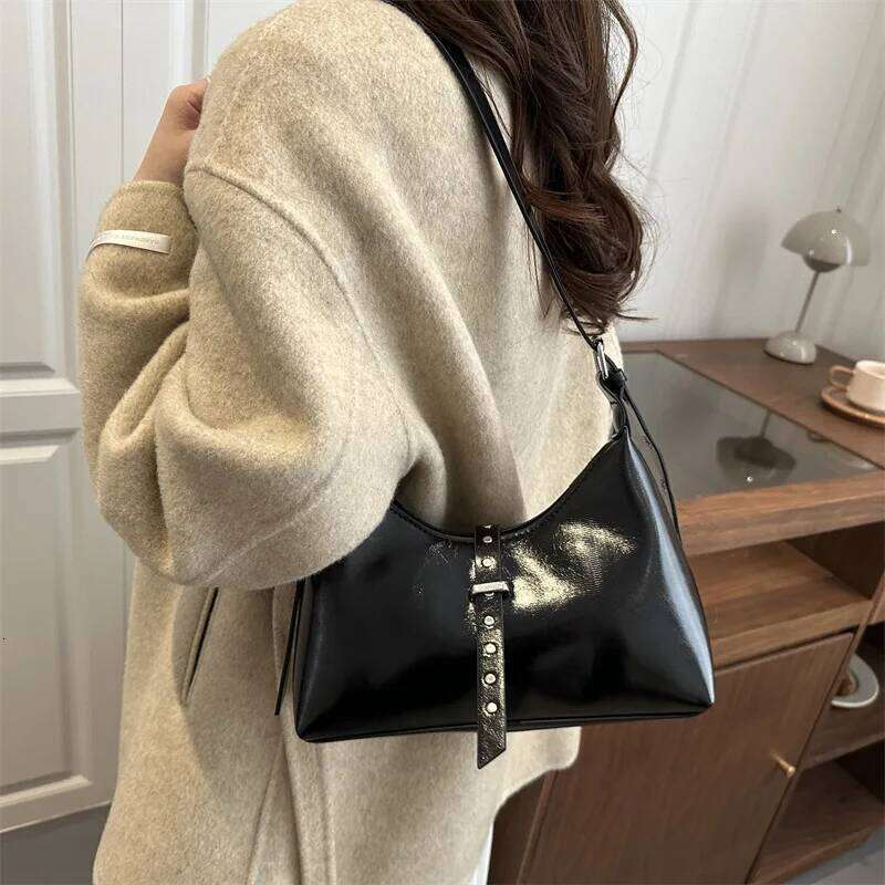 Autumn Vintage PU Hobos Shoulder Bags for Women Versatile Belt Design Ladies Crossbody Bag Simple Solid Color Female Handbags Y260205