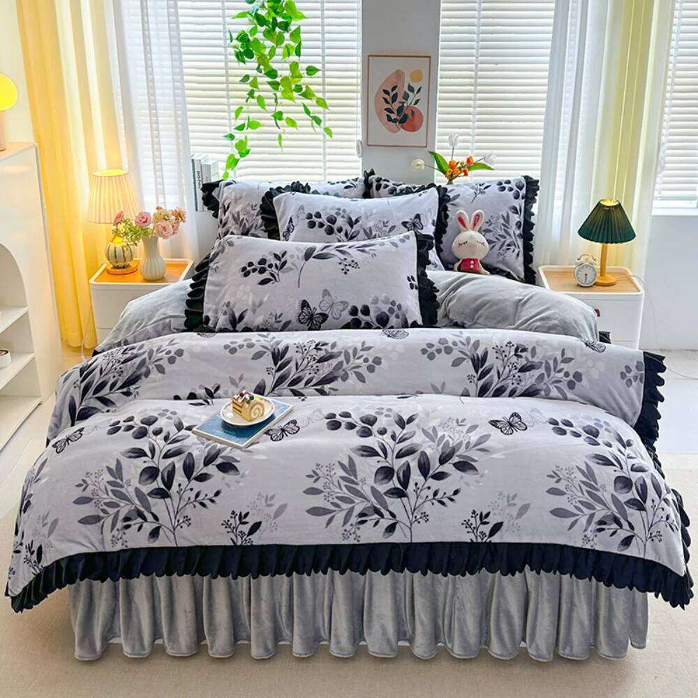 Double-Sided Milk Printed Four-Piece Thickened Winter Warm Bedding Set Carved Velvet Quilt Cover Pillowcase Bed Skirt XJ260206