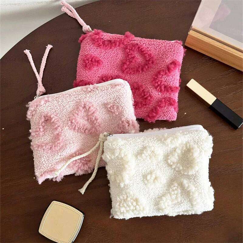 New Love Heart Makeup Women Small Cute Cosmetic Lipstick Pouch Student Organizer Travel Toiletry Sanitary Napkins Bag Y260206