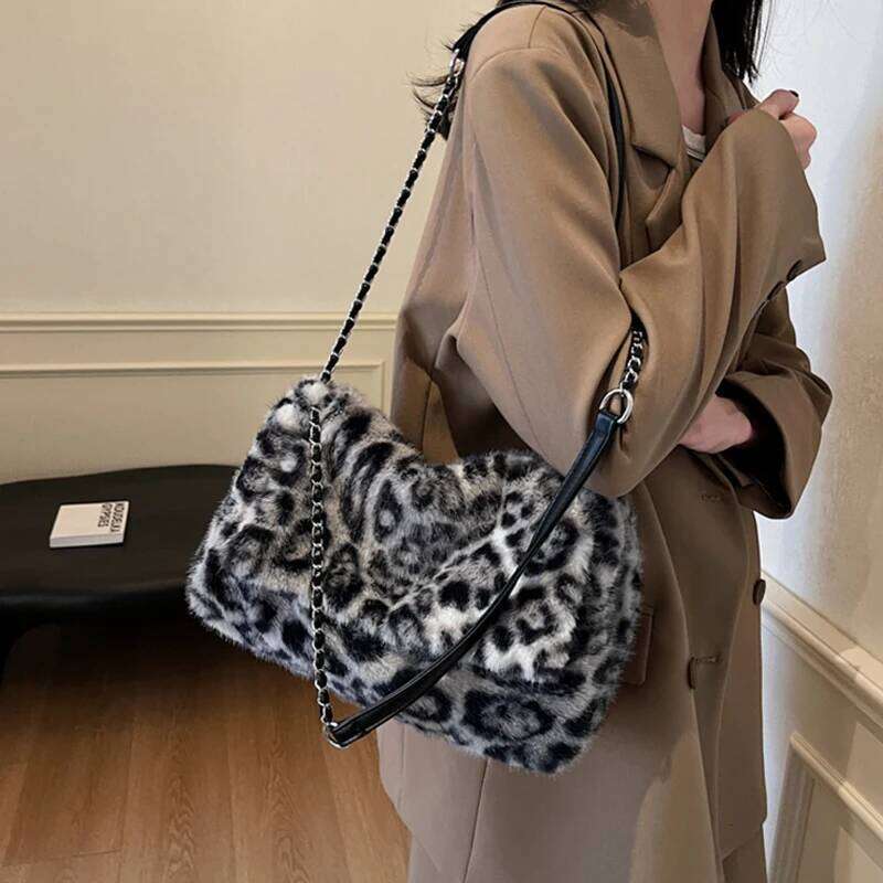 Leopard Pattern Plush Handbag for Women Large Capacity Autumn Winter Versatile Chain One Shoulder Bags Work Commuter Tote Bag Y260205
