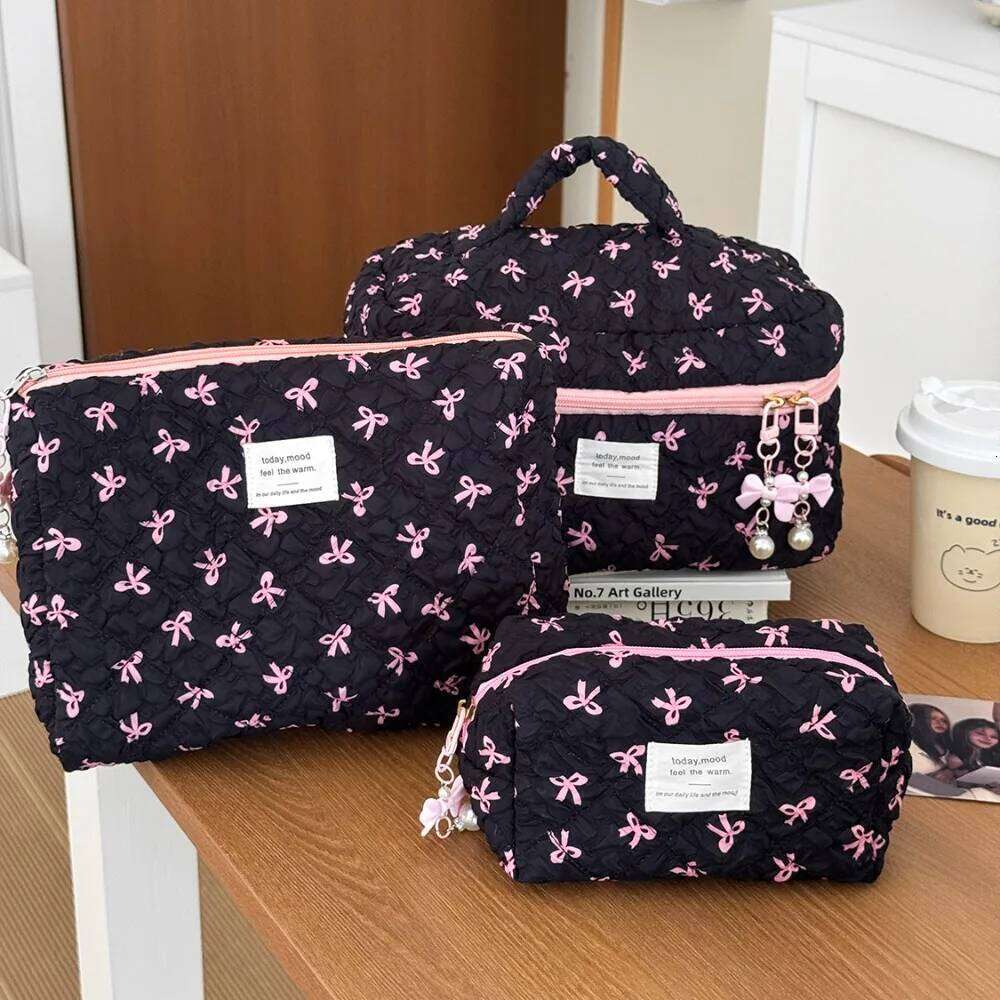 2025 Fashion Ins Pink Bow Quilted Cosmetic Large Capacity Travel Makeup Storage Pouch Handbag Women Zipper Small Bag Y260206