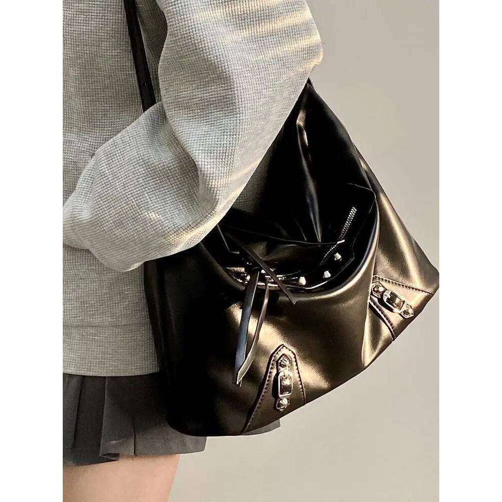 Large Capacity Y2k Women's Shoulder Bags Commuter Pu Leather Cool Hot Girls Crossbody Bag Lock Decoration Female Tote Handbags Y260205