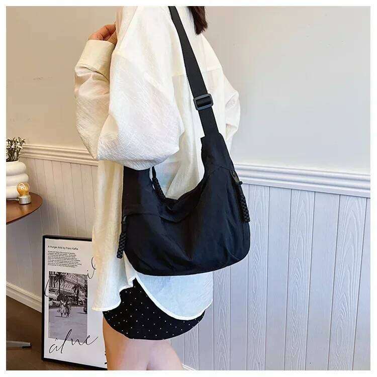 Fashionable and minimalist Korean version dumpling popular this year, new high-quality shoulder bag, large capacity tote cr Y260205