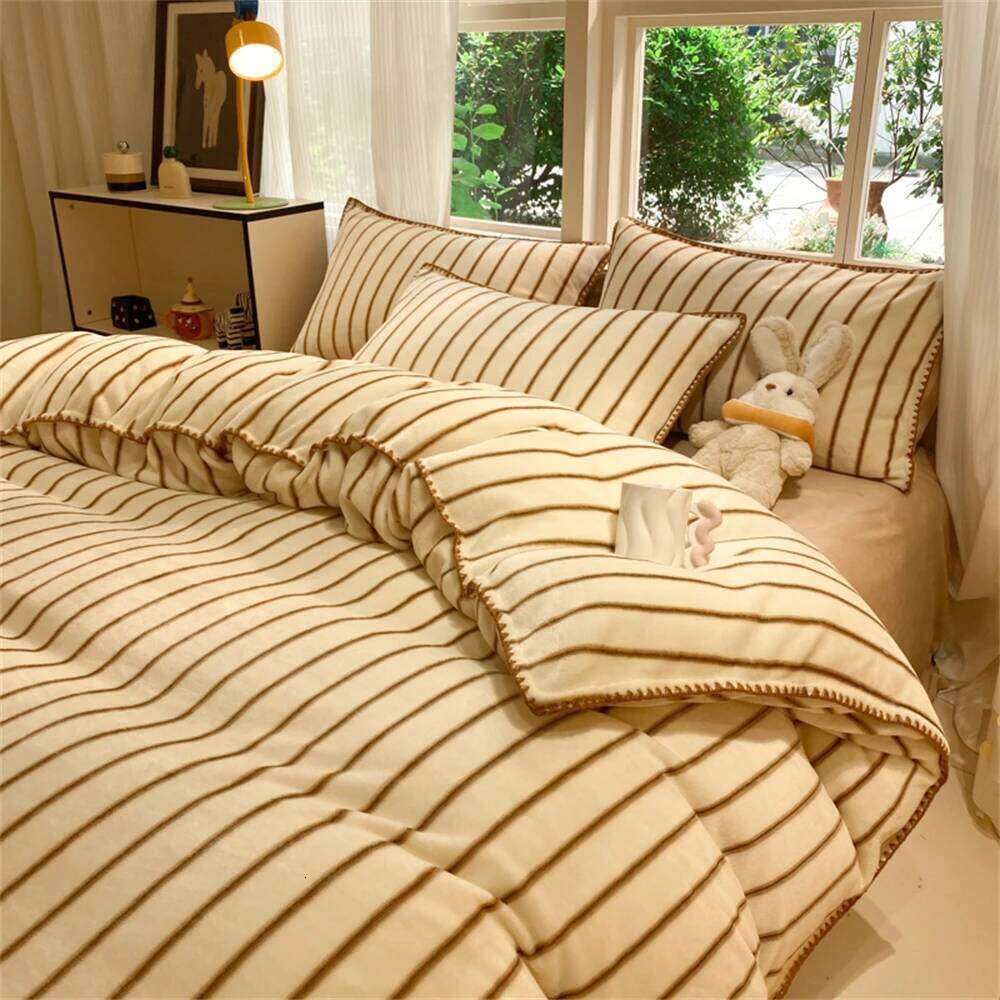 Milk Velvet Bedding Queen Thickened Stripe Duvet Set Bedroom Decor Winter Warm Soft 4 Piece Sets Quilt Cover Bed Sheet XJ260206