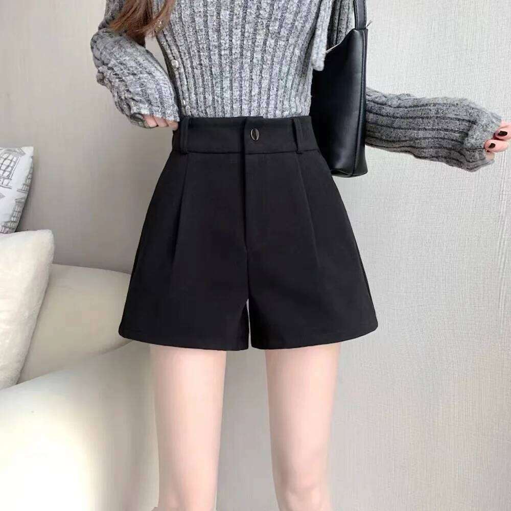 Woolen shorts for women in autumn winter, high waisted wide leg 2025 new slimming bottom boots and pants XJ260206