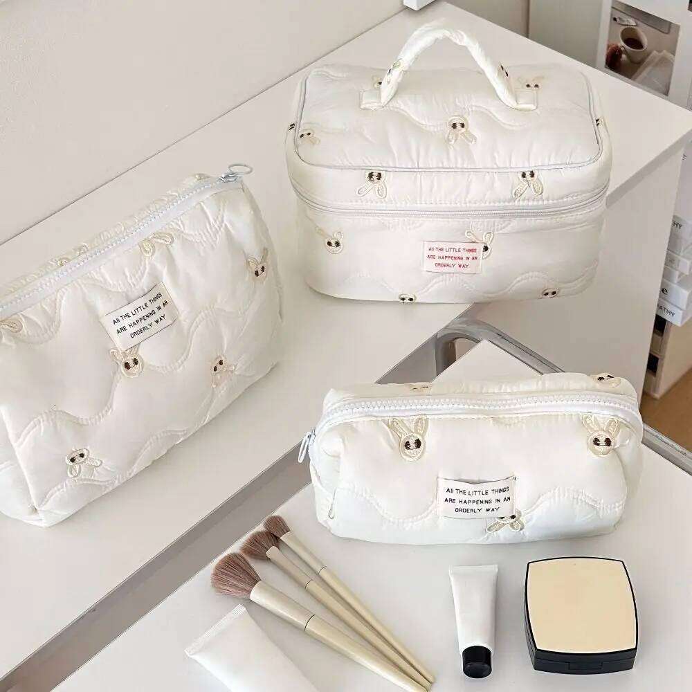 High Quality Embroidery Makeup Large Capacity Travel Organizer Toiletry Portable Storage Bag Washbag Y260206