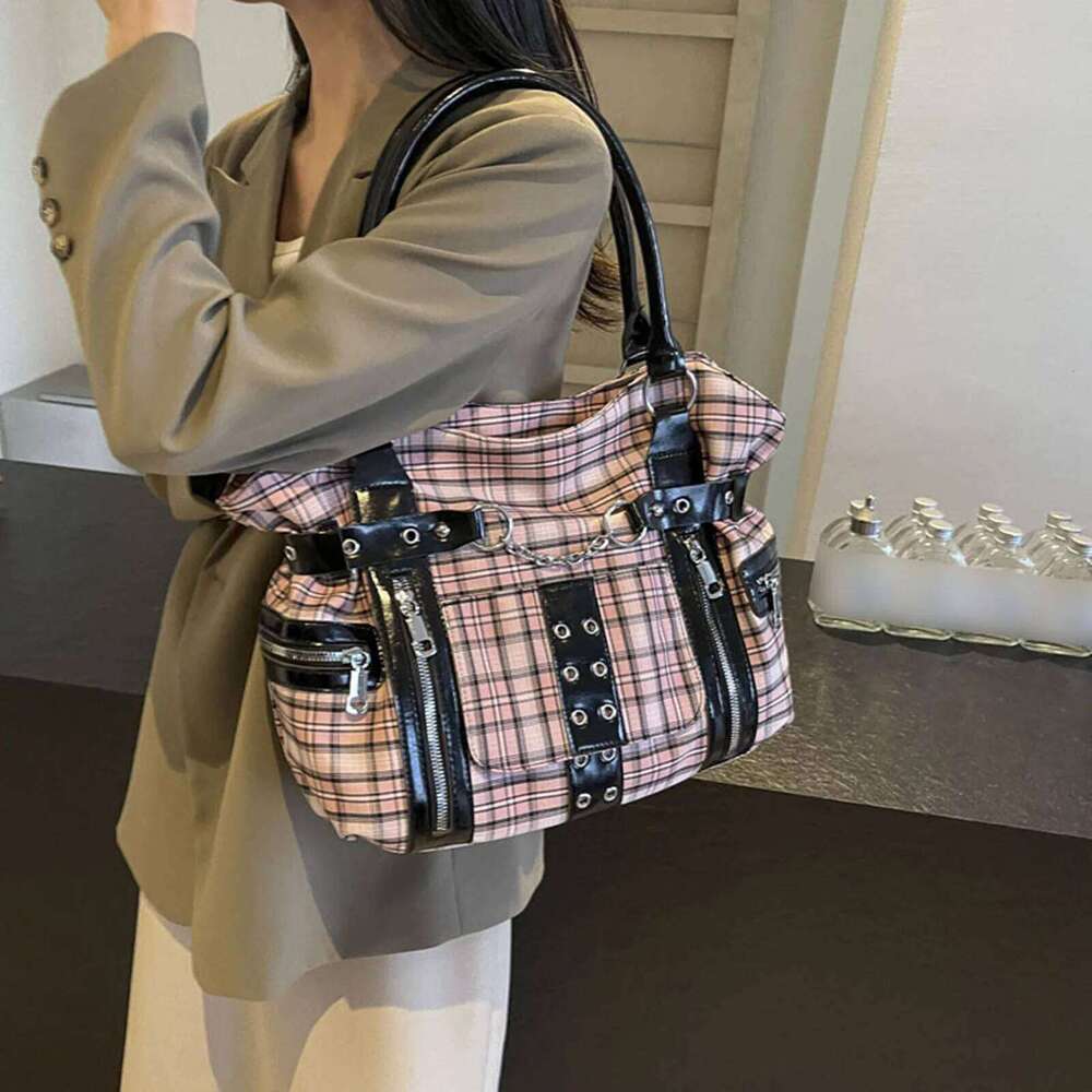 Women Casual Large Capacity Versatile Plaid Tote Multiple Pockets Rivet Motorcycle Bag Commute Handbag Y260205