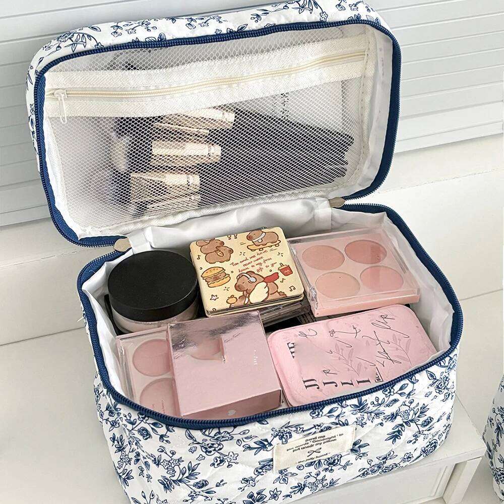 Wholesale Quilted Large Pouch Travel Cosmetic Organizer Toiletries Makeup Clutch Bag Women Bags Y260206