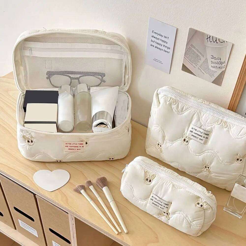 High Quality Embroidery Makeup Large Capacity Travel Organizer Toiletry Portable Storage Bag Washbag Y260206