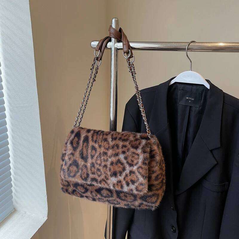 Leopard Pattern Plush Handbag for Women Large Capacity Autumn Winter Versatile Chain One Shoulder Bags Work Commuter Tote Bag Y260205