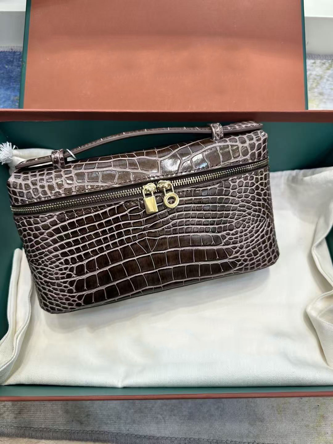 luxury designer classic crocodile leather handbag casual cross-body bag leather one-shoulder makeup bag and cross-body bag