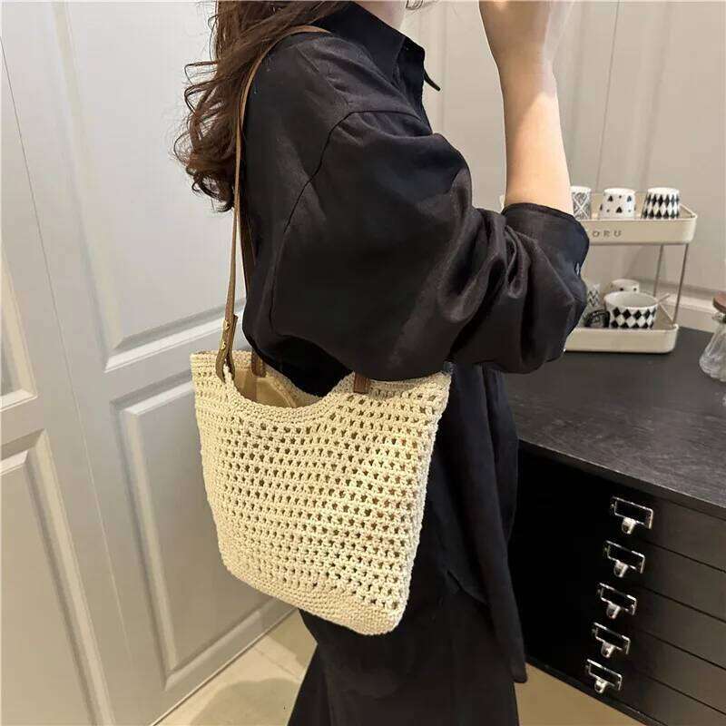 Large Capacity Knit Shoulder Bags for Women Versatile Ladies Beach Woven Underarm Bag Hollow Design Commuter Female Handbag Tote Y260205