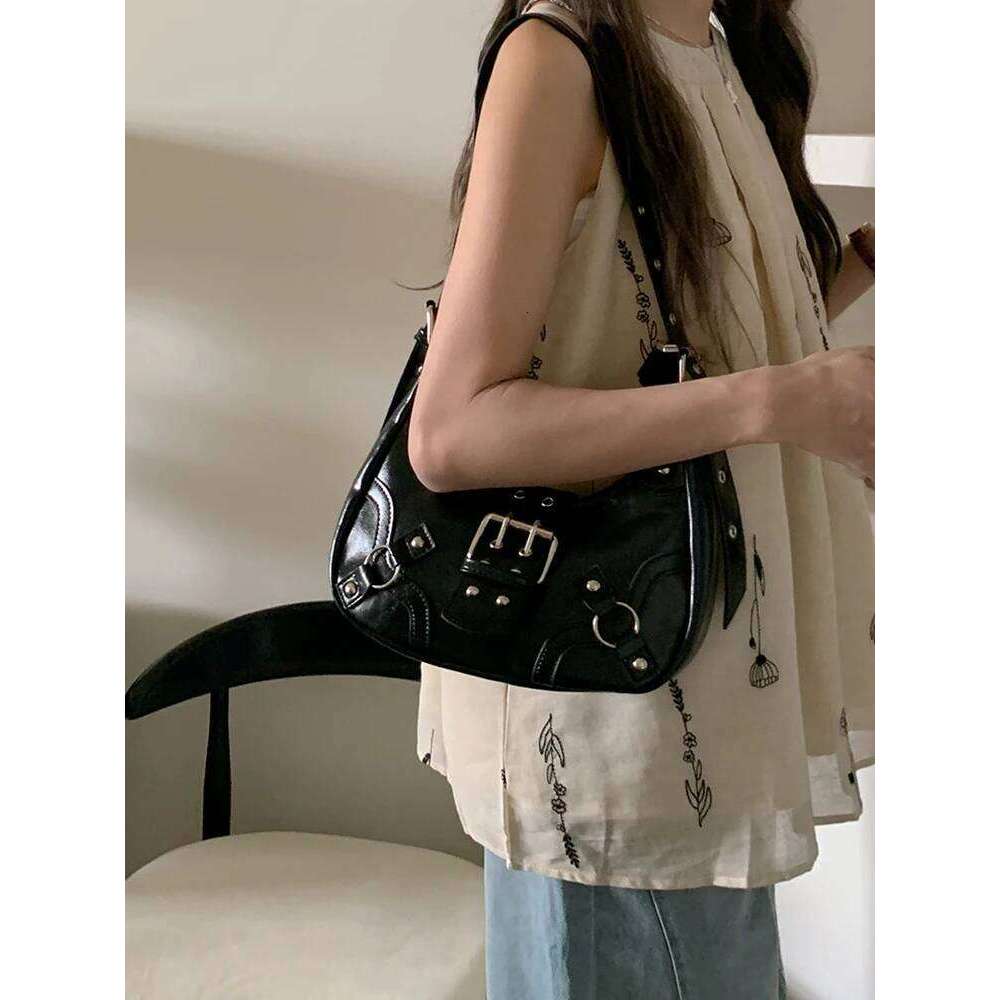 2025 new motorcycle fashion rivet crescent casual crossbody shoulder armpit daily commuting women's bag Z260207 - view 3