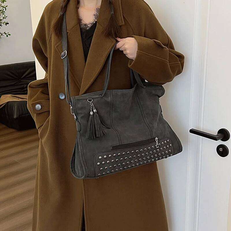 Women Luxury Designer Rivet Large Handbag Quality Leather Shoulder Totes Purse Casual Big Bag Female Crossbody Bags Y260204