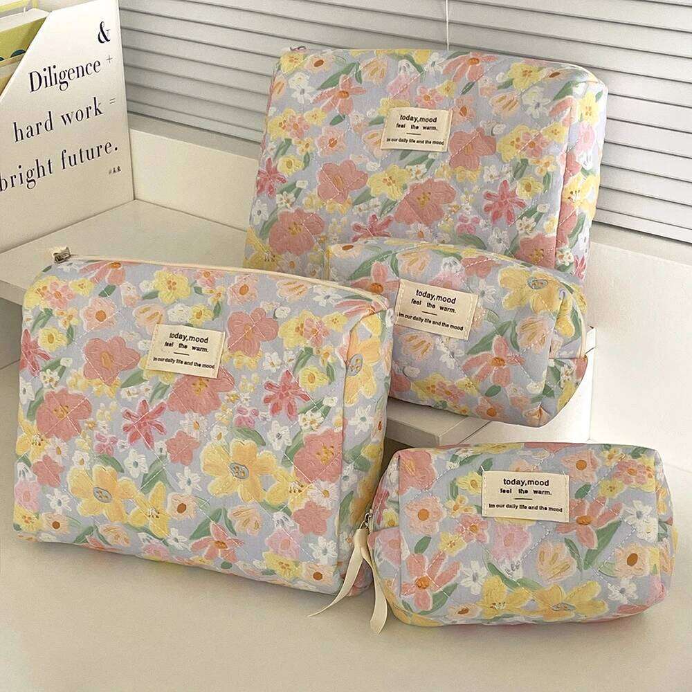 Wholeslae Vintage Flower Women Handbag Quilted Bag Portable Cosmetic Makeup Travel Oraginzer Zipper Bags Mini Pouch Y260206