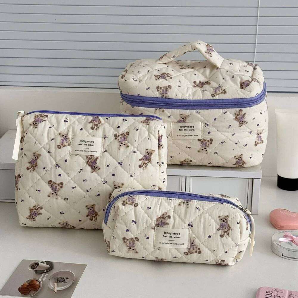 Fashion Women Cartoon Bear Makeup Large Capacity Cute Travel Organizer Quilted Pouch Bag Ladies Toiletry Storage Handbag Y260206