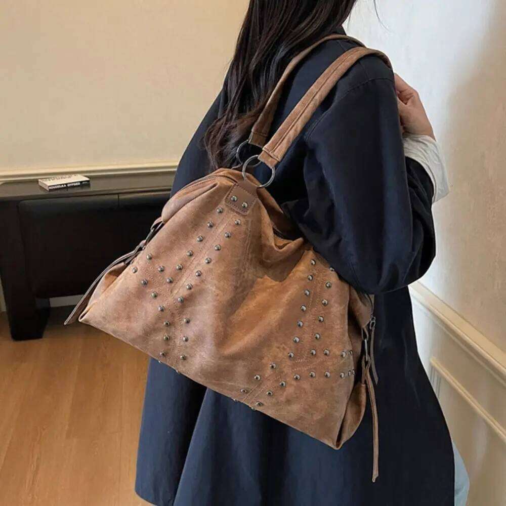 PU Leather Rivet Shoulder Bags Retro American Fashion Design Locomotive Style Underarm Bag Solid Color Large Capacity Y260205