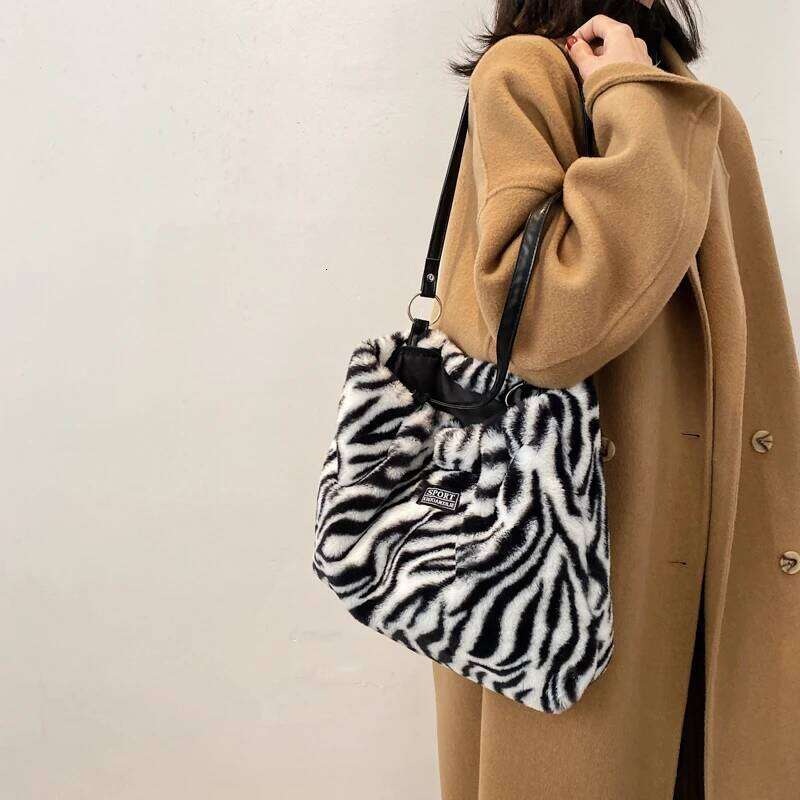 Leopard Pattern Plush Shoulder Bag for Women Winter Fashion Purse Handbags Big Messenger Bags Soft Warm Fur Female Casual Tote Y260205