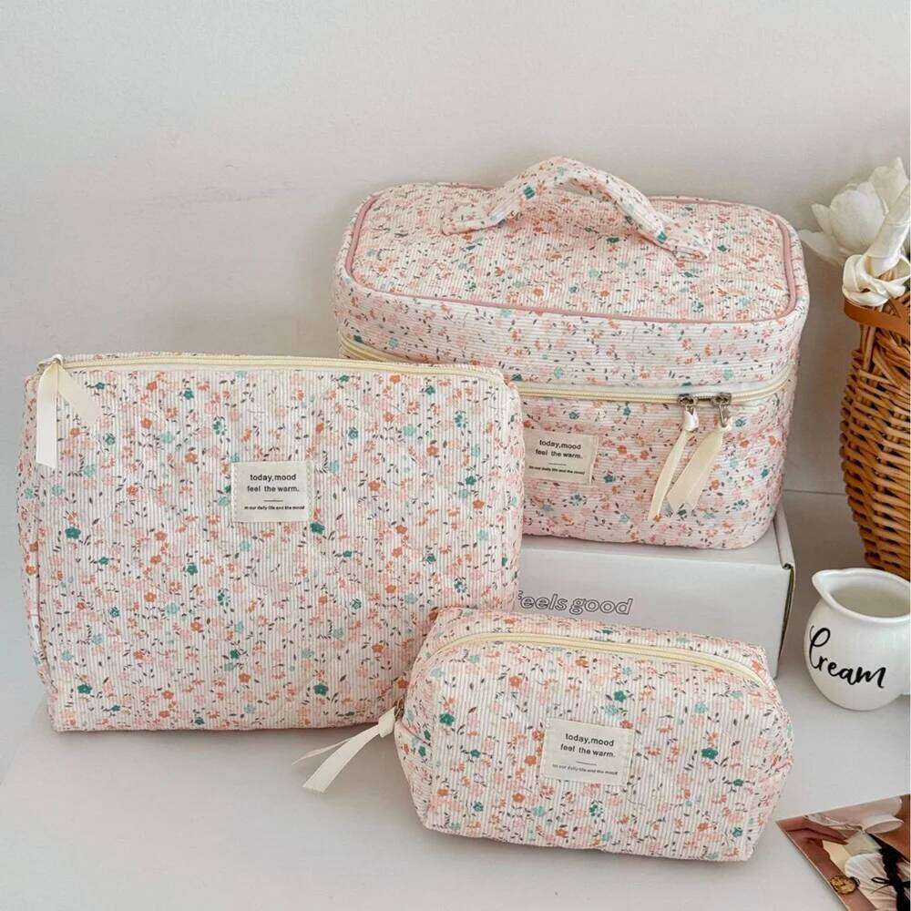 Women Large Capacity Cosmetic Travel Organizer Make Up Storage Pouch For Lipstick Ladies Vintage Flower Quilting Bag Y260206