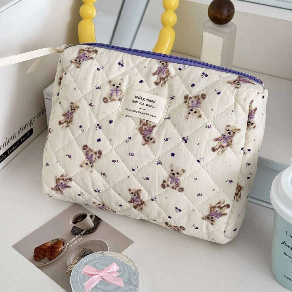 Fashion Women Cartoon Bear Makeup Large Capacity Cute Travel Organizer Quilted Pouch Bag Ladies Toiletry Storage Handbag Y260206