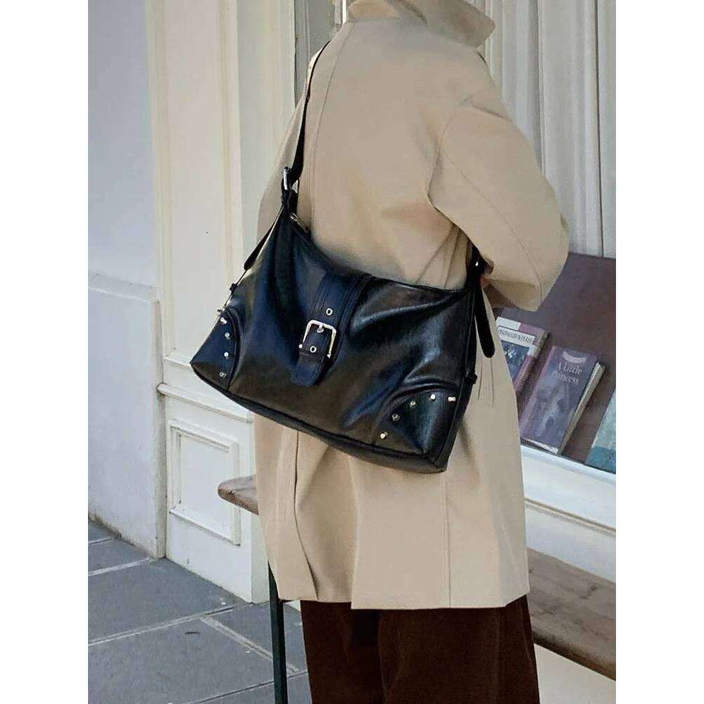 2025 New Black Riveted Underarm Retro PU Texture Commuter Tote Women's Lazy Style Large Capacity Shoulder Cross-Body Bag Z260207 - view 7