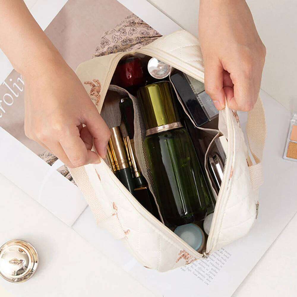Cotton Quilted Cosmetic Floral Makeup Travel Zipper Bag Large Capacity Toiletry Handbag for Women Organizer Y260206