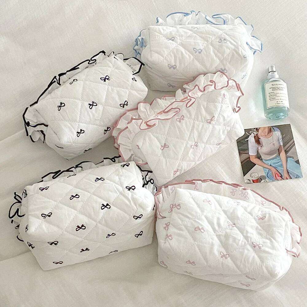 New Fashion Women Lace Zipper Cute Bowknot Portable Lipstick Makeup Handbag Pouch Female Lingge Mini Clutch Bag Y260206