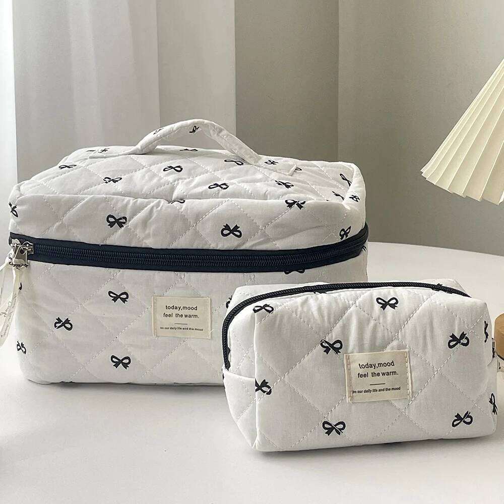 Fashion Black And White Bow Large Capacity Women Tote Makeup Storage Bag Travel Organizer Cosmetic Quilting Pouch Handbag Y260206