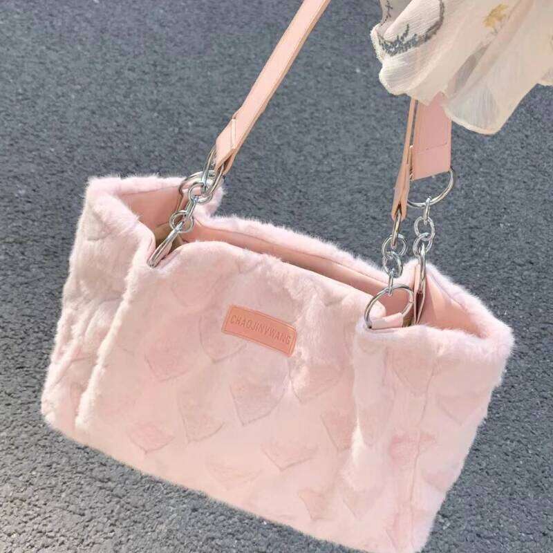 Sweet Love Heart Purse Women's Furry Tote Bags Winter Fashion Ladies Faux Fur Handbags Elegant Female Soft Plush Shoulder Bag Y260205