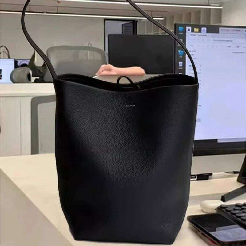 Soft Leather Bucket Bag Large Capacity Commuter Shoulder Lychee Pattern Women's Underarm Female Ladies Versatile Handbag Y260204