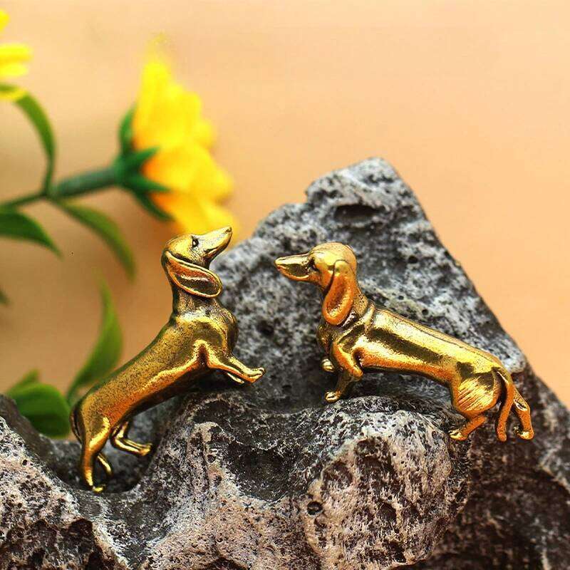 Dainty 4cm Miniature Brass Sausage Dog Figurine Elegant Golden Desk Ornament Home Decor S260204