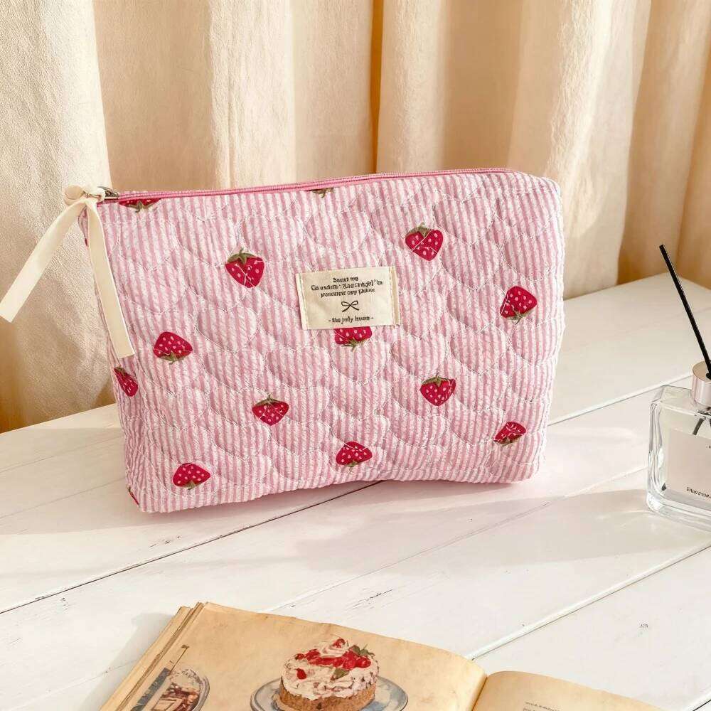 Strawberry Pouch Cute Women's Necessaire Gifts For Women Vanity Toiletry Bag Makeup And Cosmetics Organizer Y260206