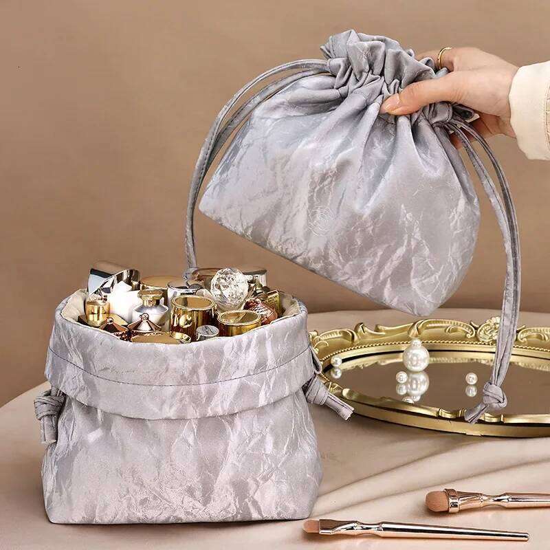 Lazy Cosmetics Organizer Portable Simple Bundle Mouth Makeup Large Capacity High Value Classic Toiletry Bag Travel Essential Y260206