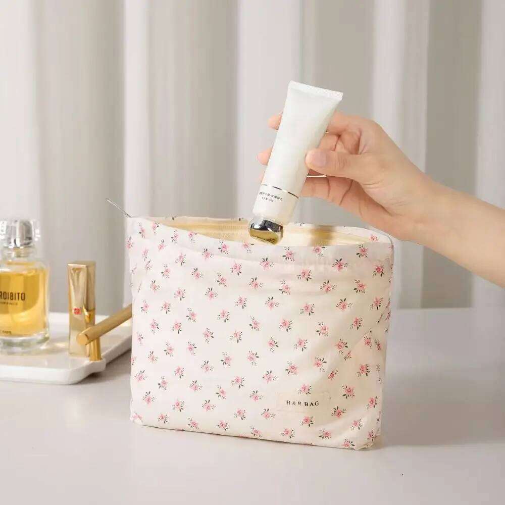 Floral Cosmetic Bag Portable Elegant Multifunction Pouch Large Capacity Charming Skincare Storage Organizer Sports Y260206