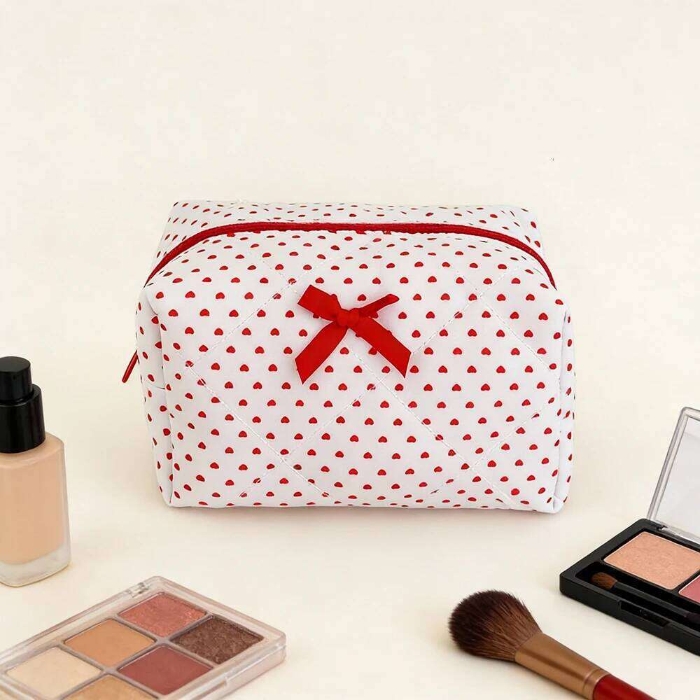 Wholesale Red Heart Pouch Hand Ladies Cosmetic Woman Pencil Cases Toilet Make Up Organizers Storage Cute Small Makeup Bag Y260206