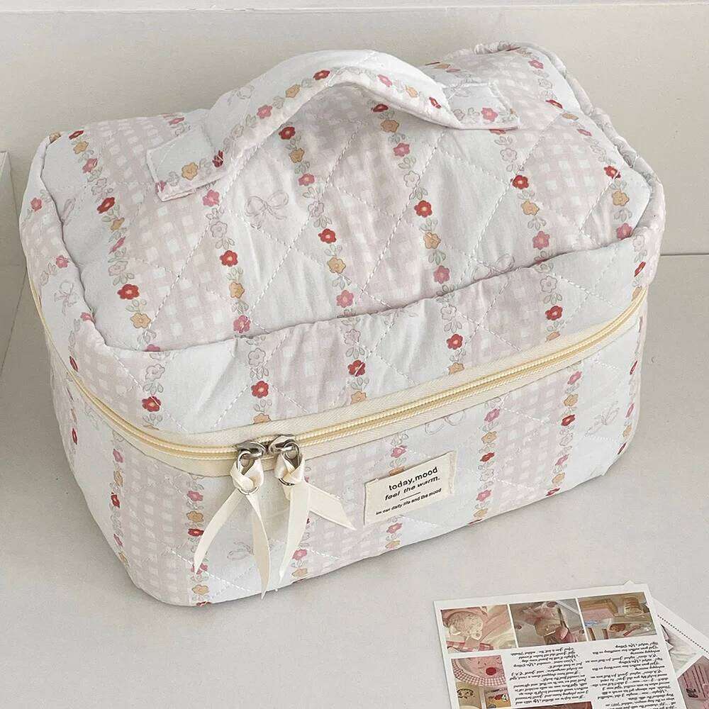 Fashion Mini Flower Women Makeup Quilting Bag Portable Cosmetic Toiletry Storage Handbag Travel Organizer Pouch Zipper Bags Y260206