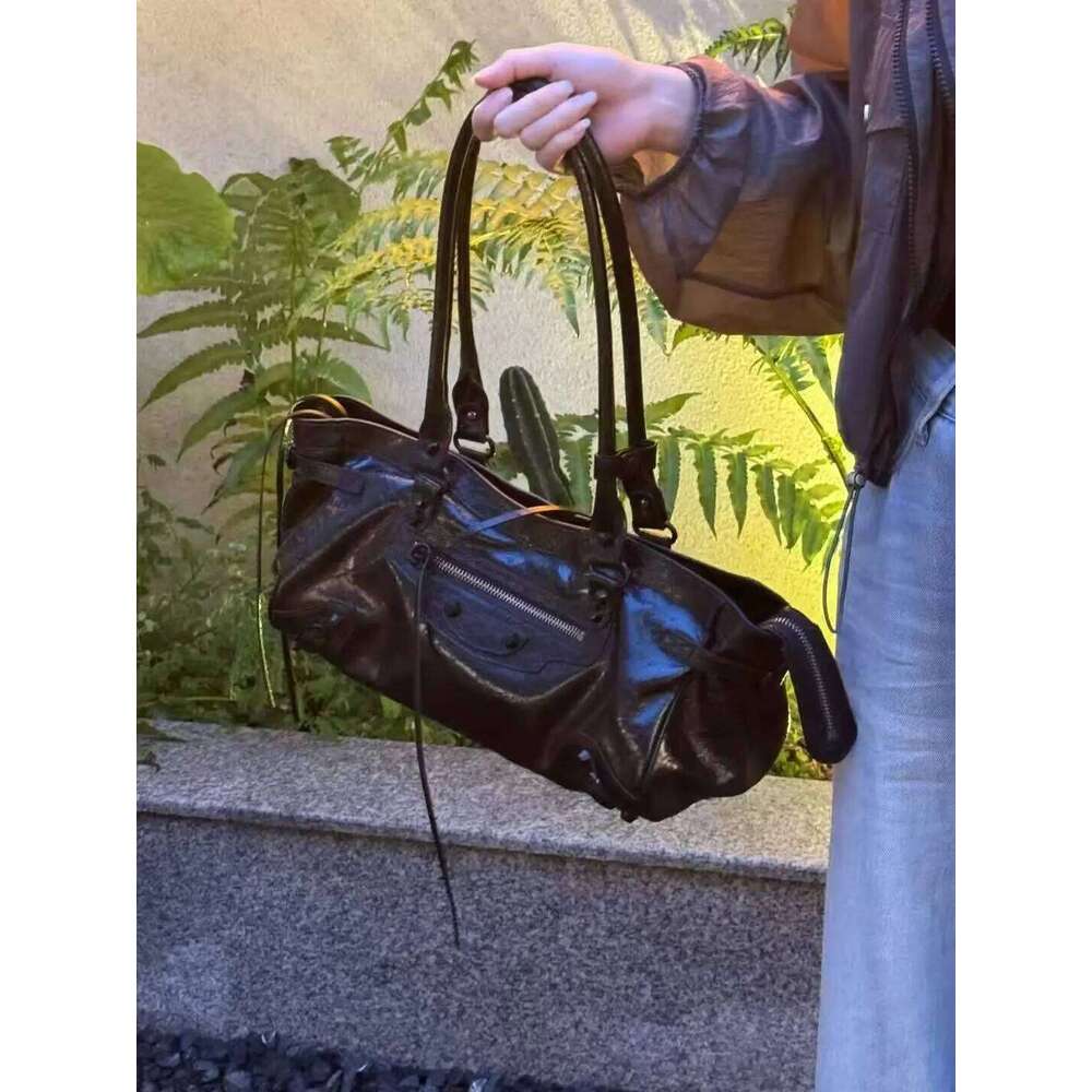 2025 Punk Style Rivet Shoulder Ladies Crossbody Top Layer Cowhide Leather Motorcycle Bag Fashion Accessory Y260205