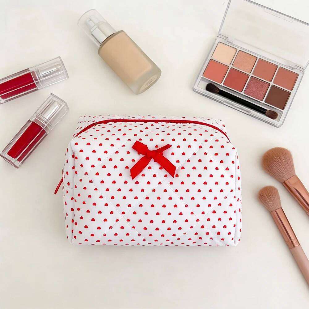 Red Heart Pouch Hand Ladies Cosmetic Woman Pencil Cases Toilet Make Up Organizers Storage Cute Small Makeup Bag Y260206