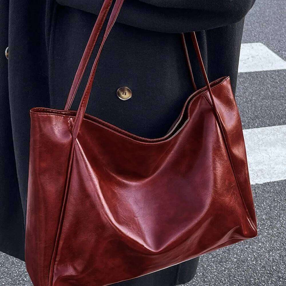 Autumn and winter new retro versatile shoulder casual soft foreign trade women's large capacity commuter tote bag Y260204